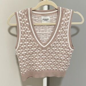 Abercrombie & Fitch Tan and White Knit Vest
